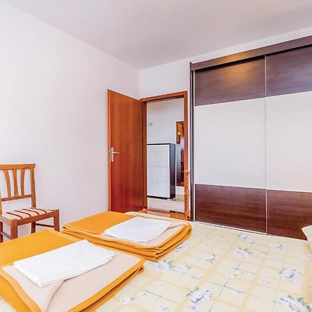 Stunning Apartment In Novi Vinodolski With Wifi מראה חיצוני תמונה