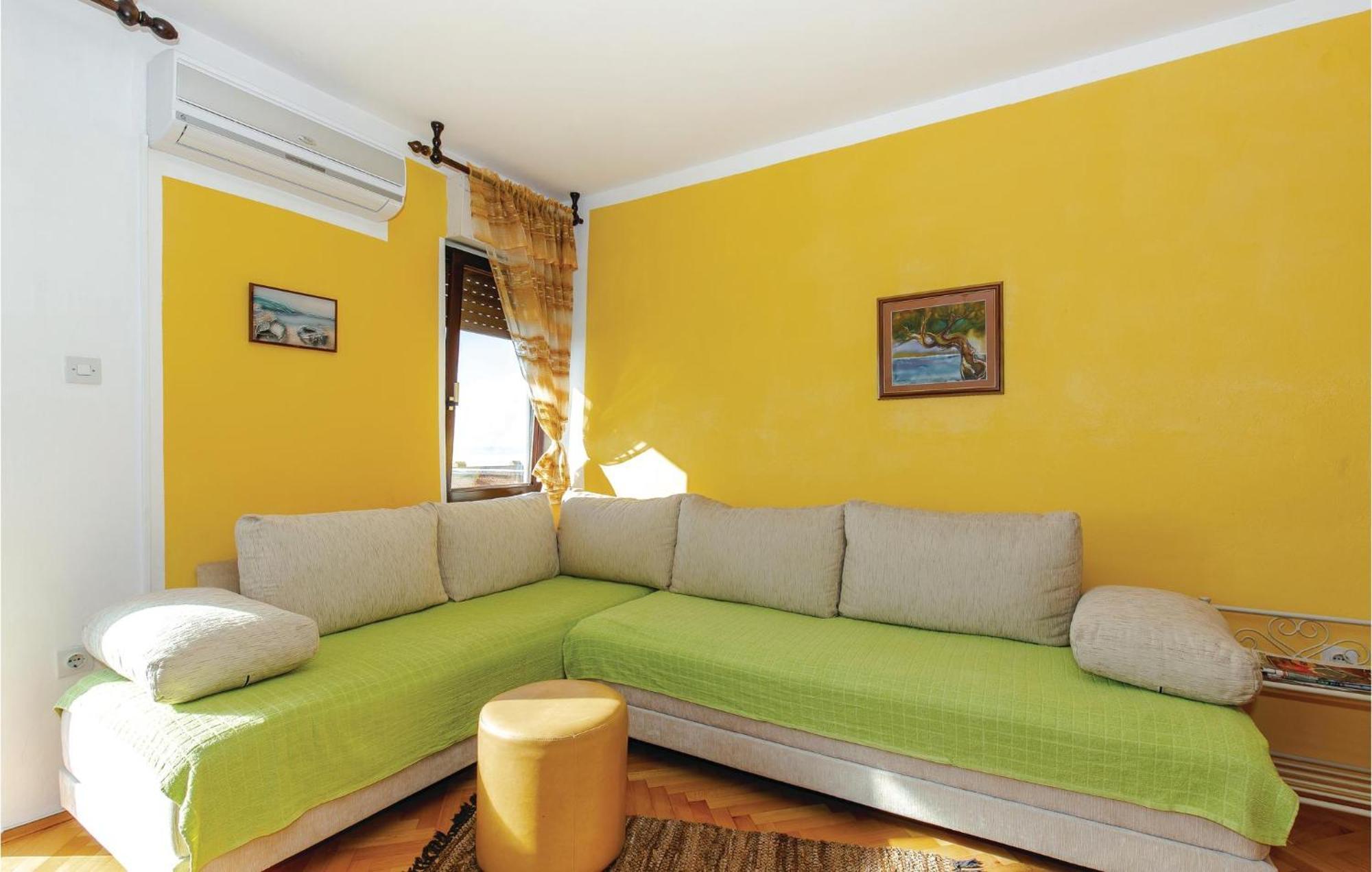 Stunning Apartment In Novi Vinodolski With Wifi מראה חיצוני תמונה