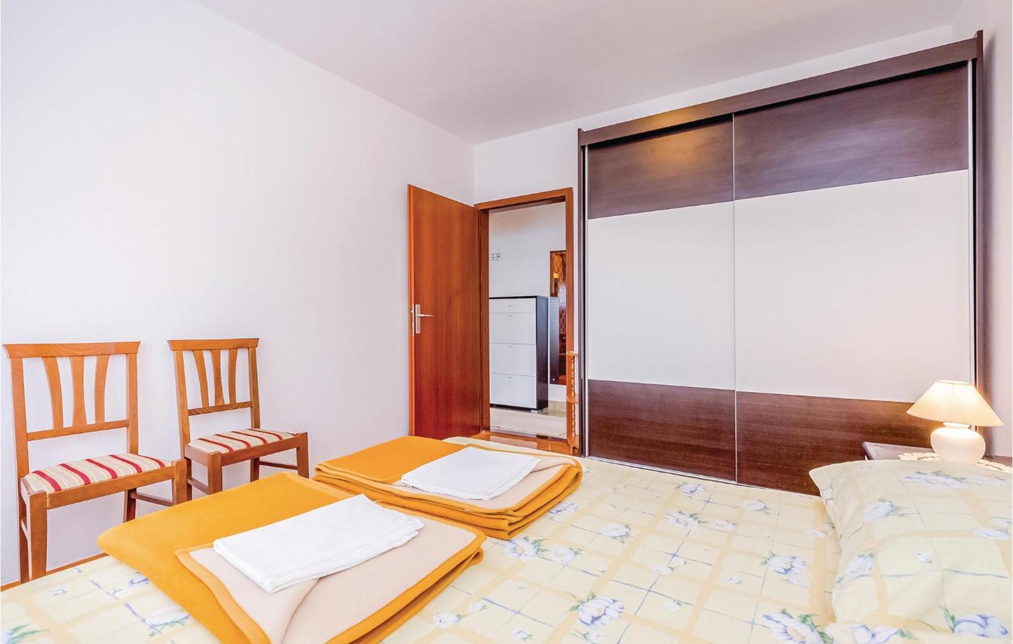 Stunning Apartment In Novi Vinodolski With Wifi מראה חיצוני תמונה