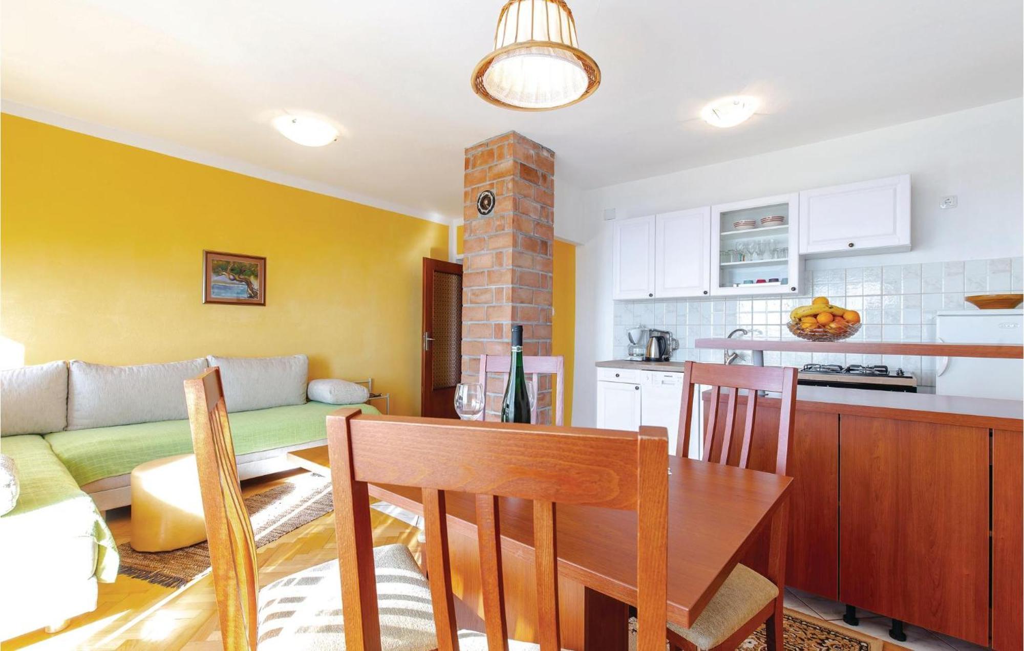 Stunning Apartment In Novi Vinodolski With Wifi מראה חיצוני תמונה
