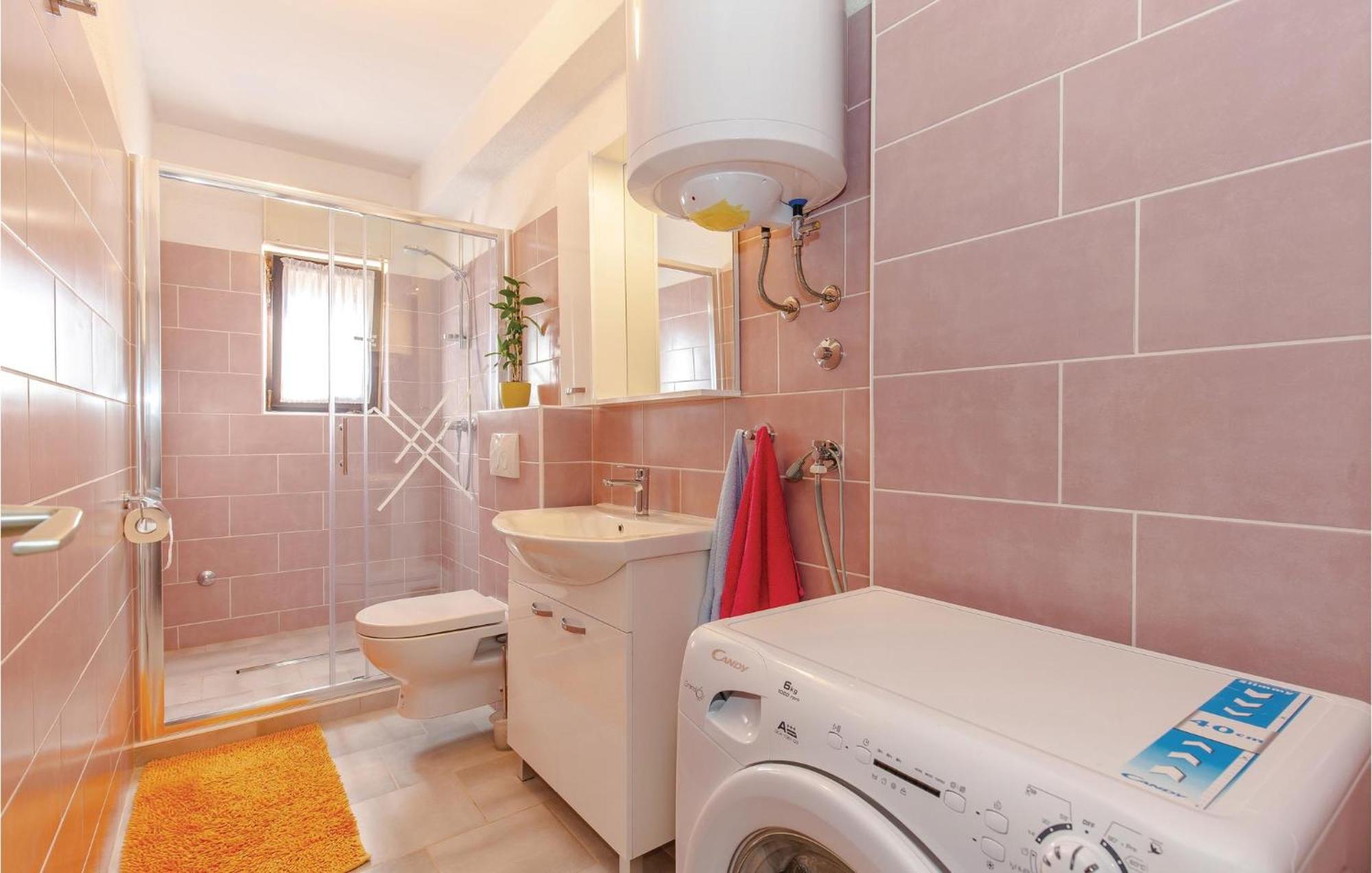 Stunning Apartment In Novi Vinodolski With Wifi מראה חיצוני תמונה