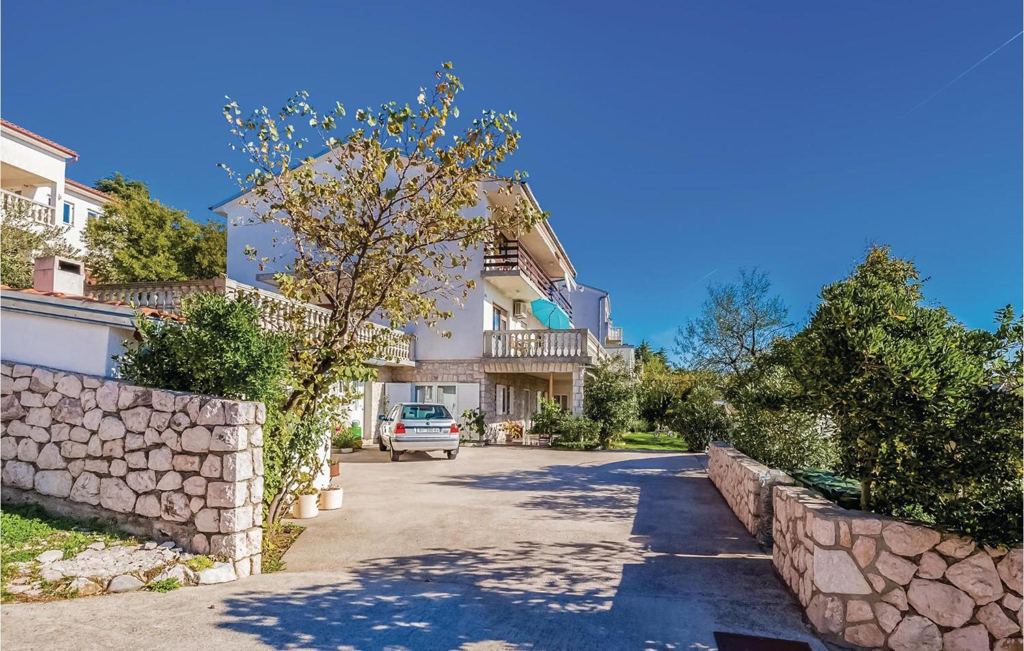Stunning Apartment In Novi Vinodolski With Wifi מראה חיצוני תמונה