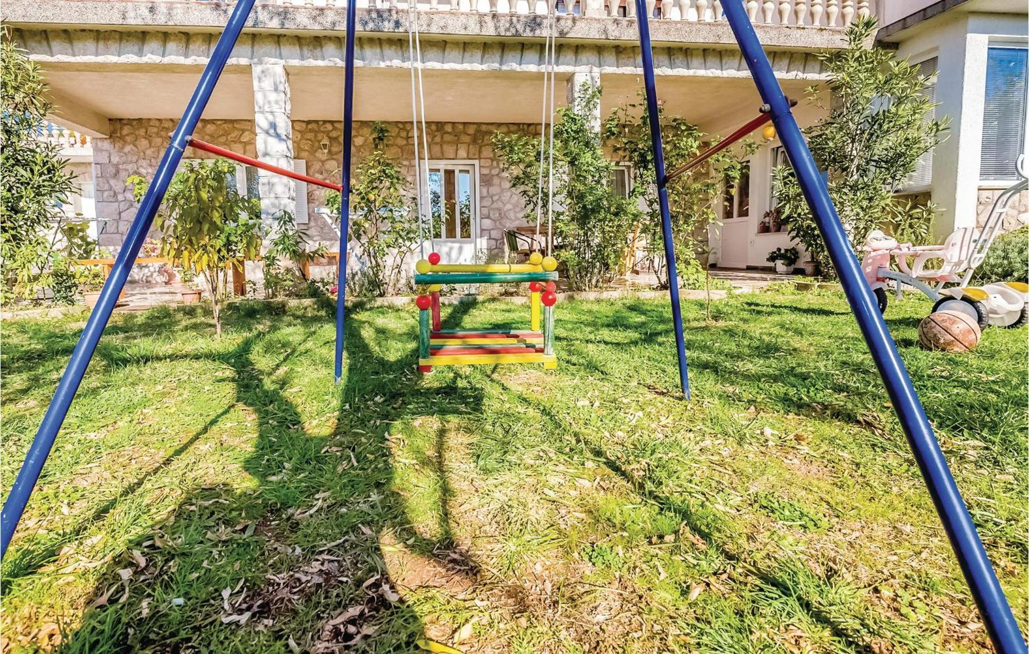Stunning Apartment In Novi Vinodolski With Wifi מראה חיצוני תמונה