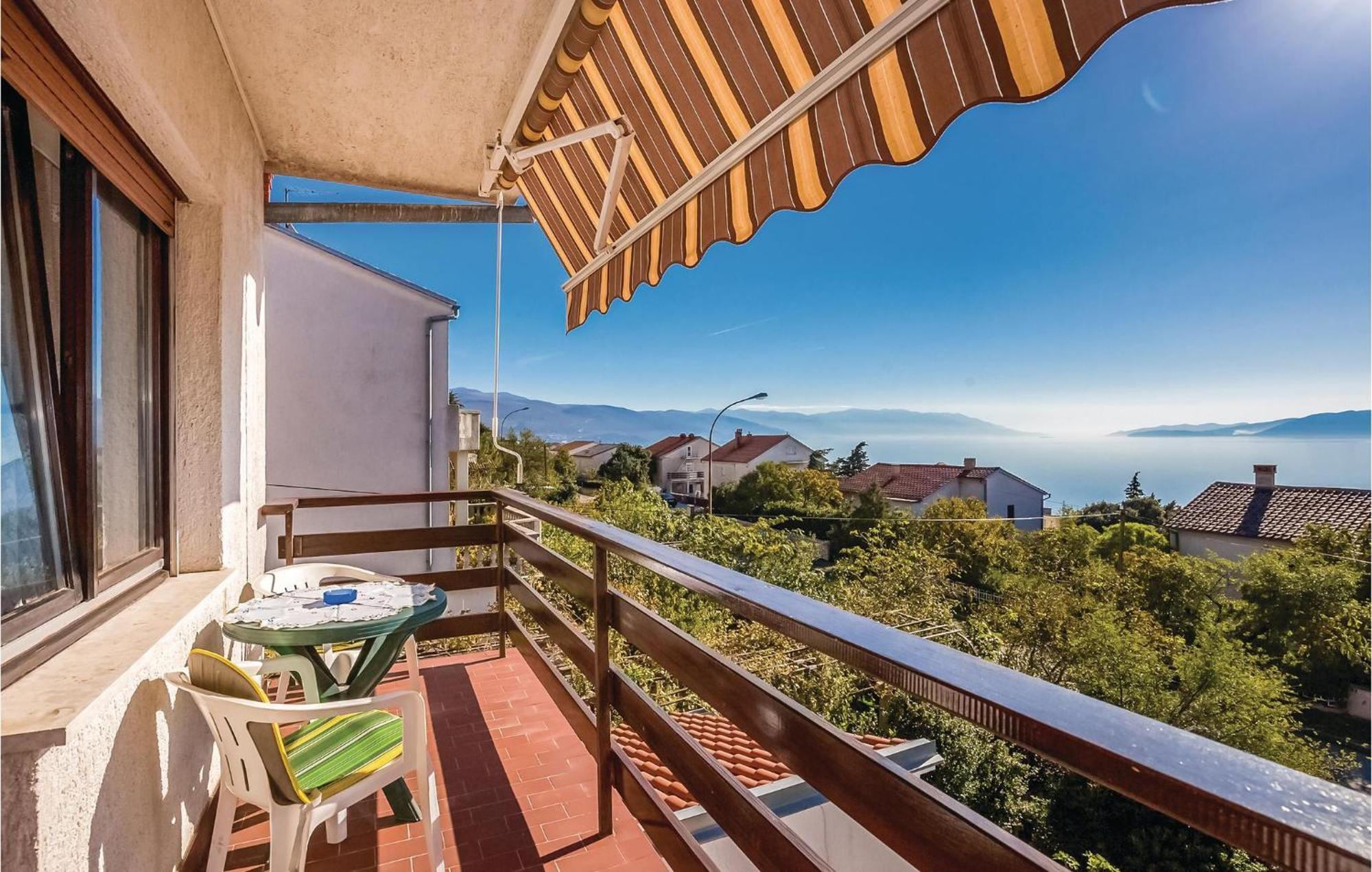 Stunning Apartment In Novi Vinodolski With Wifi מראה חיצוני תמונה